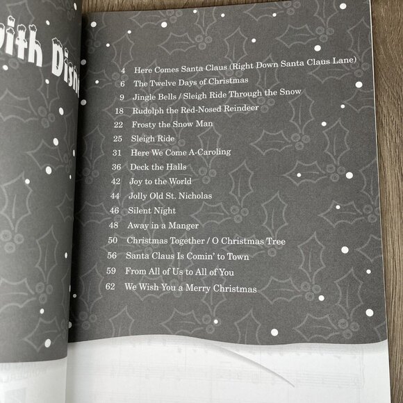Christmas w/ Disney Sheet Music Favorite Christmas Songs and Carols Hal Leonard - Picture 5 of 7